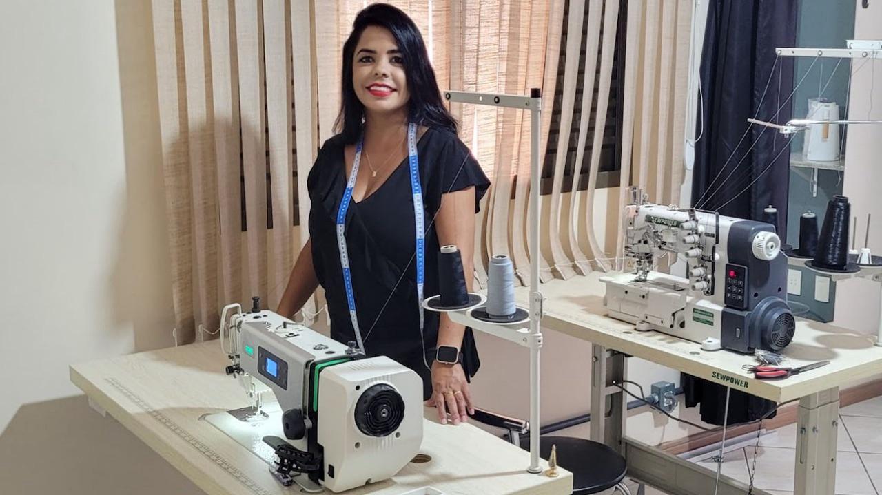 Flávia Freitas, Costureira em Varginha, inaugura Fabulosa Costura!