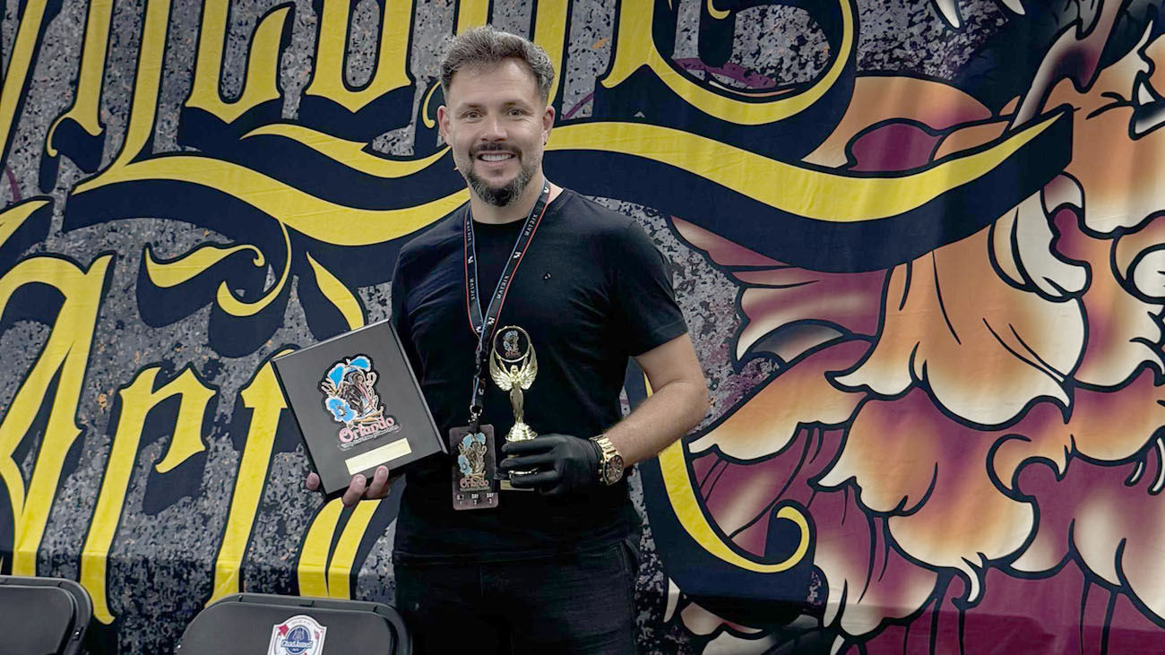 Tatuador Elder Henrique de Varginha ganha prêmio nos Estados Unidos
