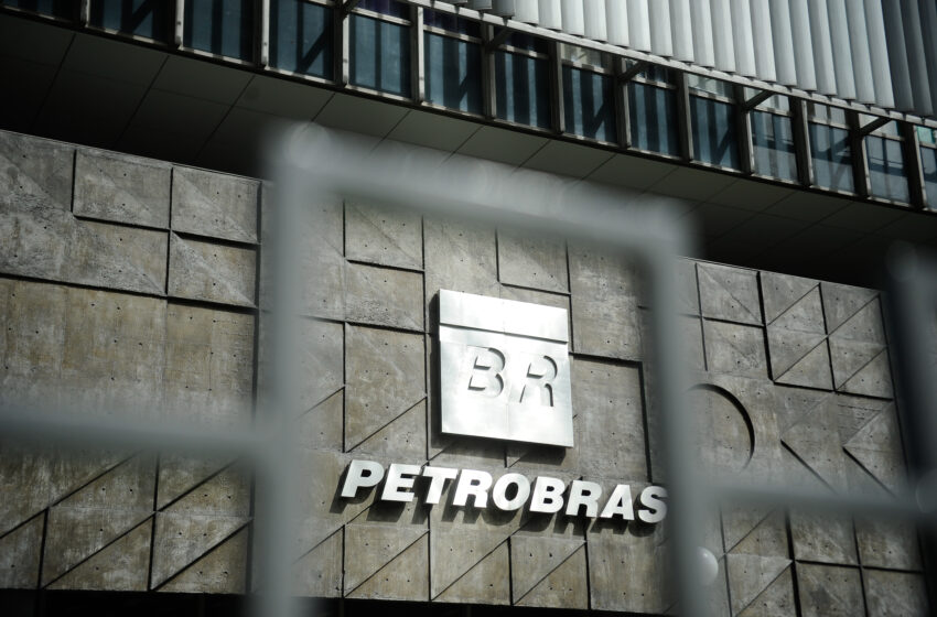  Ações da Petrobras caem no Brasil e nos EUA após nova troca de presidente da companhia