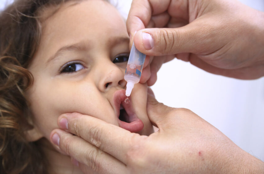  Vacinação contra a poliomielite acontece nas UBS de SP e Taboão
