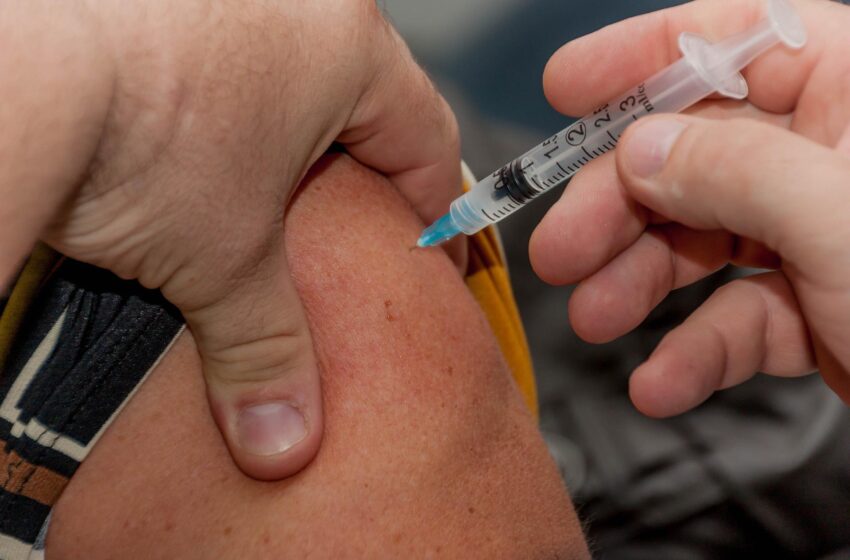  Taboão inicia vacinação de professores, pessoas com comorbidades e PcDs contra a gripe