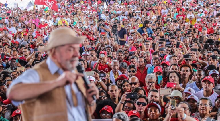 Pesquisa Ipespe aponta Lula à frente na corrida presidencial, com 44%; Bolsonaro segue com 32% e Ciro, 8%