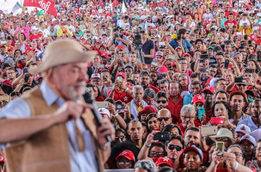  Pesquisa Ipespe aponta Lula à frente na corrida presidencial, com 44%; Bolsonaro segue com 32% e Ciro, 8%