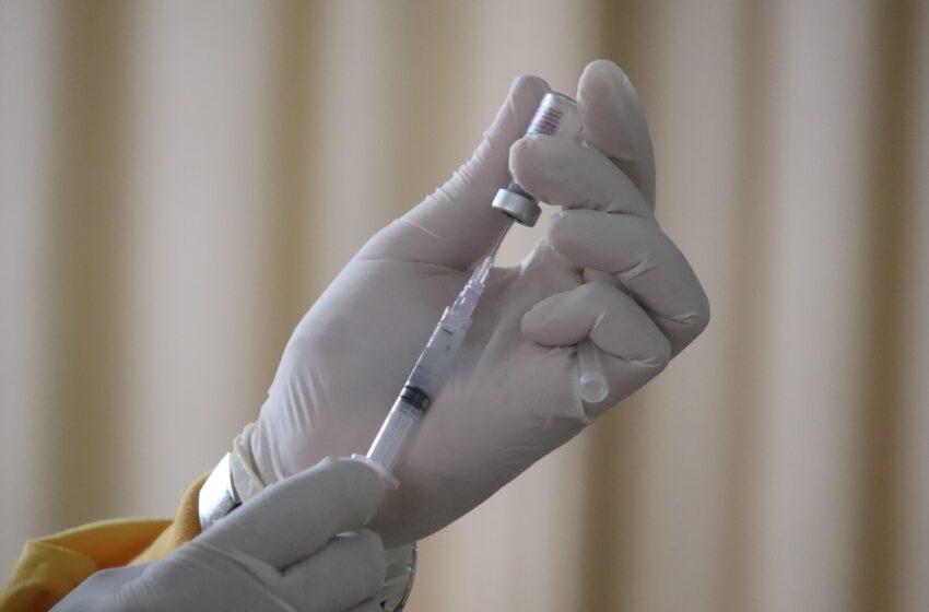  Taboão inicia aplicação da dose de reforço da vacina contra a covid-19 em adolescentes