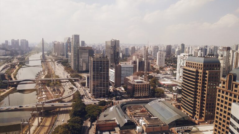 Sem chuvas há dias, qualidade do ar em SP e Grande SP é considerada moderada pela Cetesb