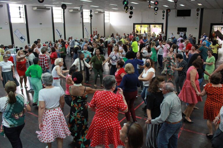 Baile da Melhor Idade de Taboão da Serra retorna com tema Carnaval no dia 24 de fevereiro