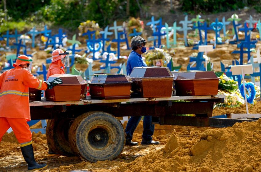  Brasil chega à marca de 700 mil mortes por covid-19