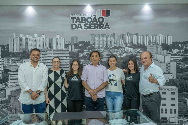 Prefeito Aprígio recebeu Gemêas do Karatê no Dia Internacional da Mulher