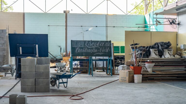 Escola de Construção Civil está com vagas abertas para diversos cursos em Taboão da Serra