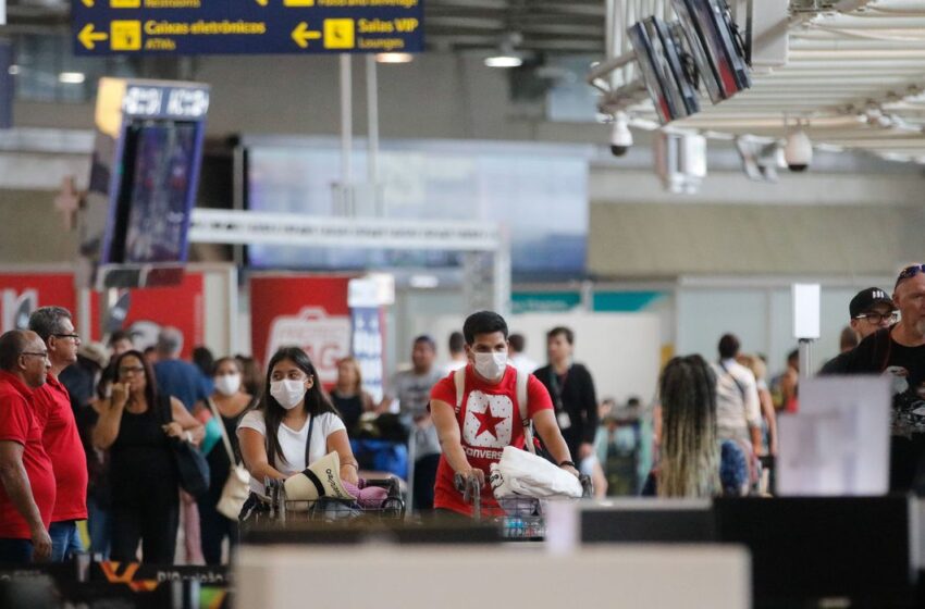  Máscaras deixam de ser obrigatórias em aviões e aeroportos