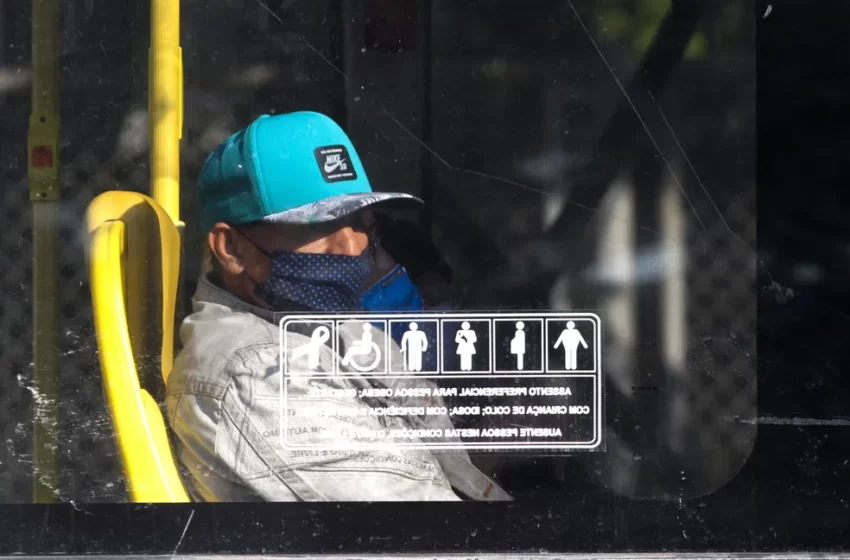  Governo de São Paulo retira obrigatoriedade do uso de máscara no transporte público