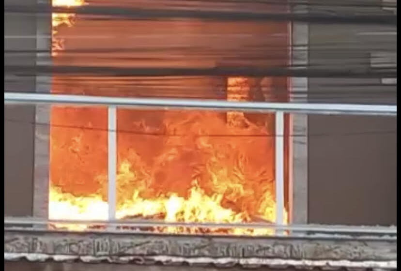  Incêndio atinge residência em Taboão; não há informações de vítimas