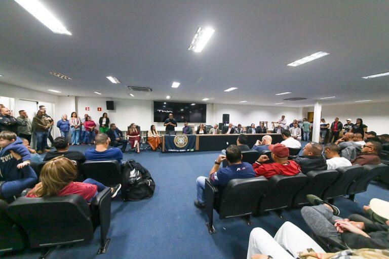 Guardas Municipais participam de reunião com vereadores e apresentam reivindicações