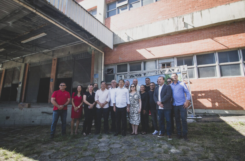  Prefeito Aprígio oficializa compra da Niasi e visita futuras instalações da nova prefeitura