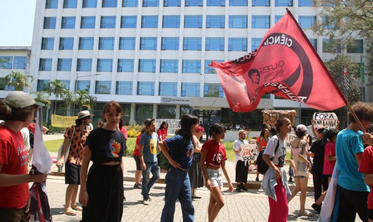 USP segue em greve e professores aderem à paralisação em apoio a estudantes