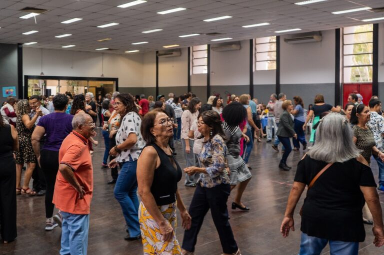 Primavera é tema de Baile da Melhor Idade do Pirajuçara