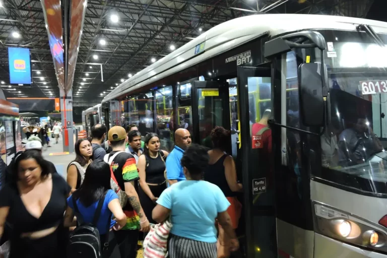 Tarifa zero em ônibus municipais de SP aos domingos já está em funcionamento