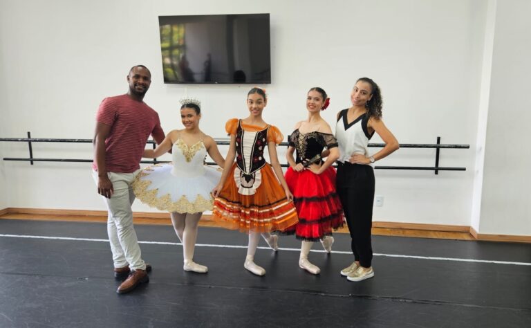 Alunas da Escola Municipal de Artes de Taboão são selecionadas para participar de festival na Alemanha