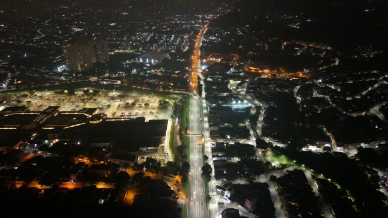 Trecho prolongado da Avenida Aprígio Bezerra, antiga BR-116, ganha iluminação de Led