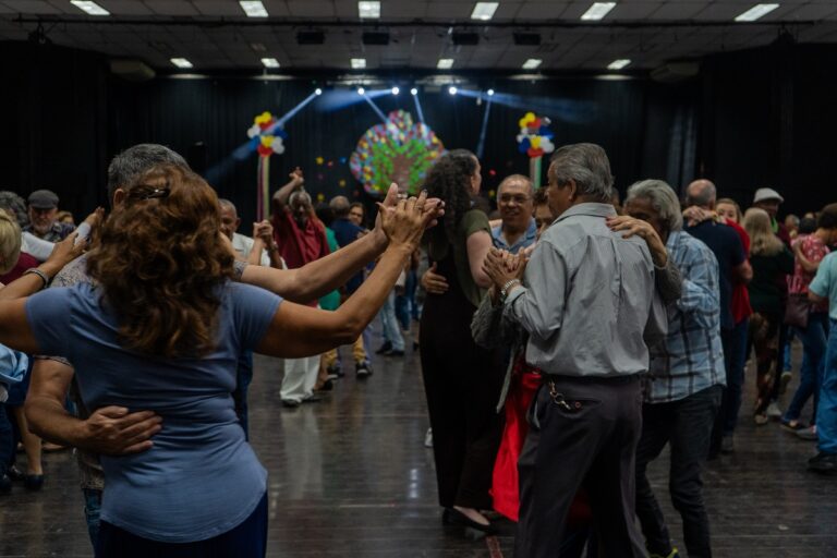 Baile da Melhor Idade no Pirajuçara agita população em maio com o tema: Vem Bailar