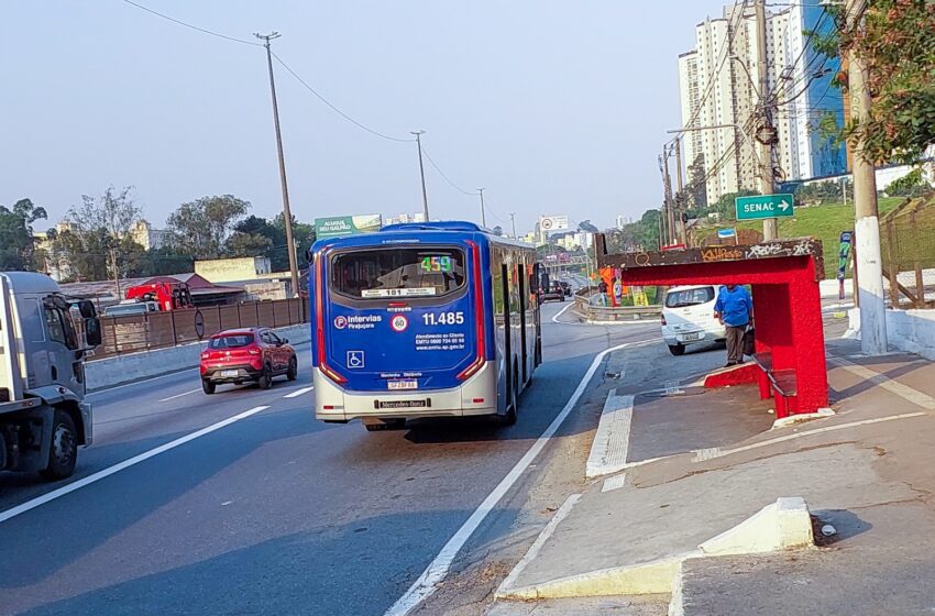  Avenida Aprígio Bezerra da Silva já conta com faixa exclusiva para ônibus